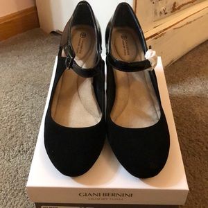 Giani Bernini NWOT Black Patent Leather Suede Heels.